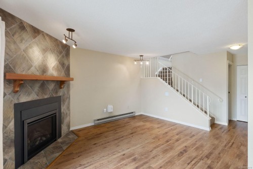 #3-67 Gorge Rd West, Saanich, BC 