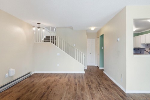 #3-67 Gorge Rd West, Saanich, BC 