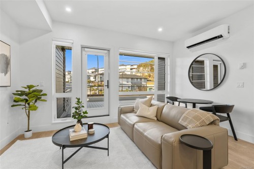 #413-2341 Bear Mountain Pkwy, Langford, BC - Indoor Photo Showing Living Room