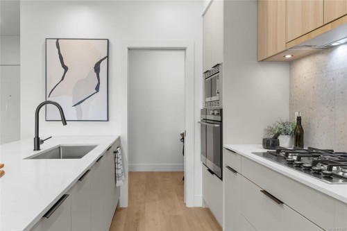 #413-2341 Bear Mountain Pkwy, Langford, BC - Indoor Photo Showing Kitchen