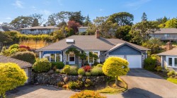 764 Richmond Ave Victoria, BC V8S 3Z2