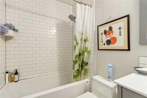 #302-904 Hillside Ave, Victoria, BC - Indoor Photo Showing Bathroom