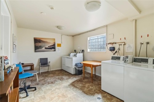 #302-904 Hillside Ave, Victoria, BC - Indoor Photo Showing Laundry Room
