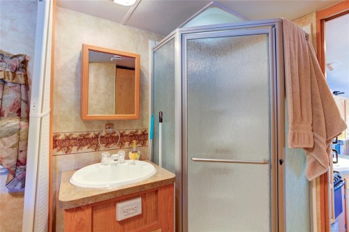#6-6855 Park Ave, Honeymoon Bay, BC 