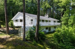 1495 Lands End Rd North Saanich, BC V8L 5L5