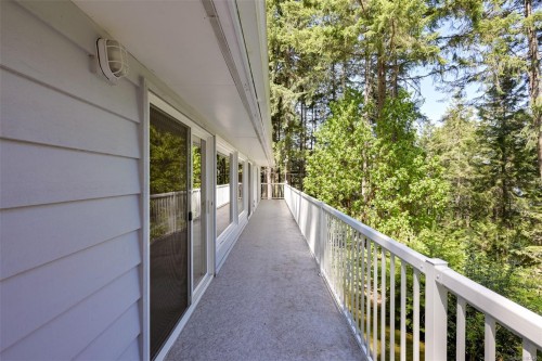 1495 Lands End Rd, North Saanich, BC 