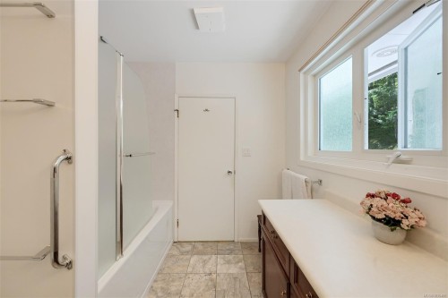 1495 Lands End Rd, North Saanich, BC 