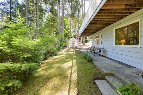 1495 Lands End Rd, North Saanich, BC 