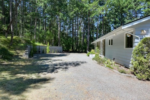 1495 Lands End Rd, North Saanich, BC 