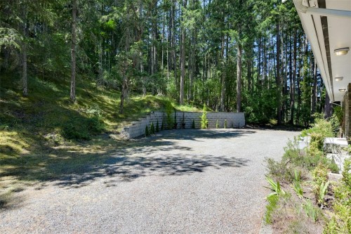 1495 Lands End Rd, North Saanich, BC 