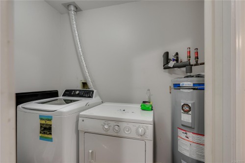 #207-245 First St, Duncan, BC - Indoor Photo Showing Laundry Room