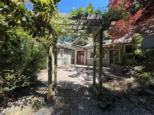 165 Ontario Pl, Salt Spring, BC 
