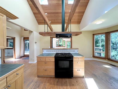 165 Ontario Pl, Salt Spring, BC 