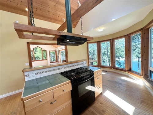 165 Ontario Pl, Salt Spring, BC 