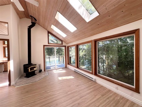 165 Ontario Pl, Salt Spring, BC 