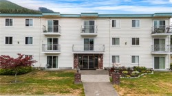 #304-611 MacMillan Dr Sayward, BC V0P 1R0