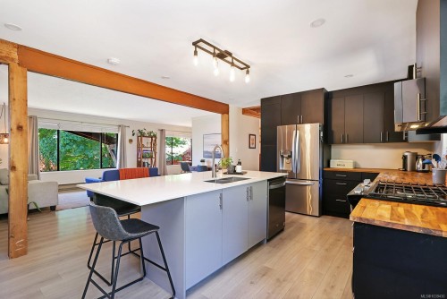 611 Crestview Dr, Comox, BC 