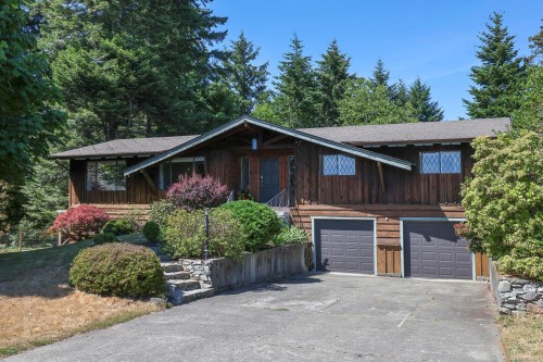 611 Crestview Dr, Comox, BC 