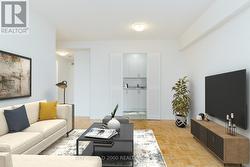 PH5 - 1010 BROADVIEW AVENUE Toronto, ON M4K 2R8