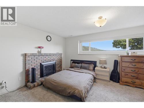 1675 Springhaven Place Place, Kamloops, BC - Indoor Photo Showing Bedroom