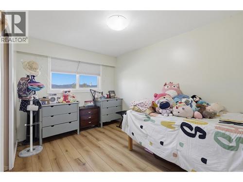 1675 Springhaven Place Place, Kamloops, BC - Indoor Photo Showing Bedroom