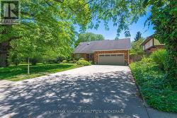 6254 GORE STREET Niagara Falls (Stamford), ON L2J 4G5