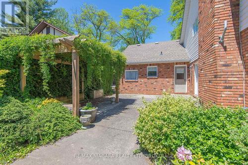6254 Gore Street, Niagara Falls (Stamford), ON 