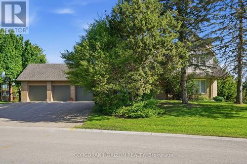 18 CURTIS CRESCENT  King, ON L7B 1C3