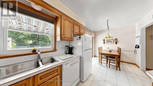 24 Devins Drive, Aurora, ON 