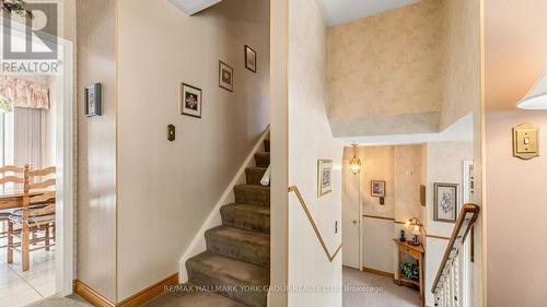 24 Devins Drive, Aurora, ON 