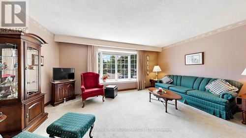 24 Devins Drive, Aurora, ON 