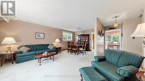 24 Devins Drive, Aurora, ON 
