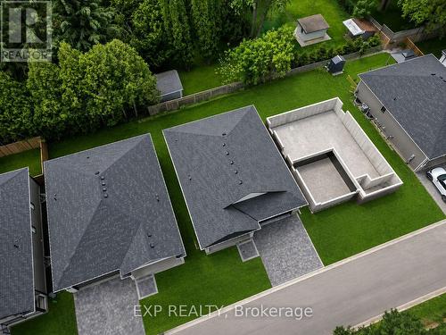 rendered grass. - 14 - 430 Head Street N, Strathroy-Caradoc (Ne), ON 