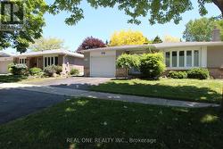 25 BIGWIN DRIVE  Aurora, ON L4G 3C4