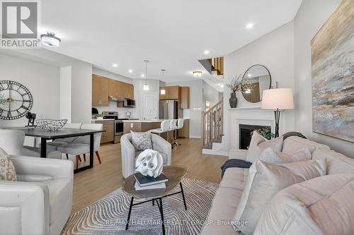 737 Maverick Crescent, Ottawa, ON 