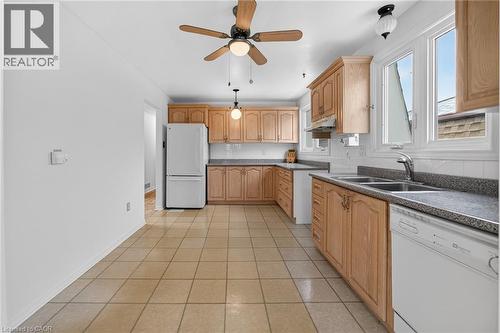 305 Pinegrove Road, Oakville, ON - Indoor Photo Showing Kitchen With Double Sink