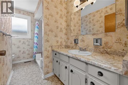 305 Pinegrove Road, Oakville, ON - Indoor Photo Showing Bathroom