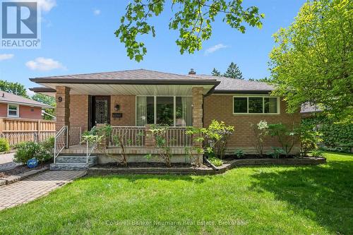 9 OTTAWA CRESCENT  Guelph (St. George's), ON N1E 2A4