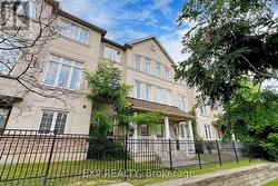 10 - 10 POST OAK DRIVE Richmond Hill, ON L4E 4H8