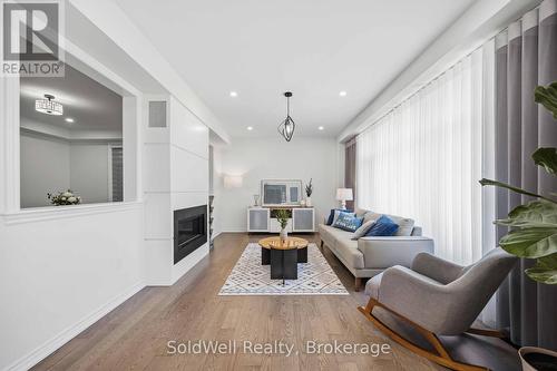 182 Silk Twist Drive, East Gwillimbury, ON 
