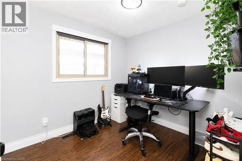 Compact room featuring wood-finish flooring and light gray walls - 103 Mcanulty Boulevard Unit# Upper, Hamilton, ON 