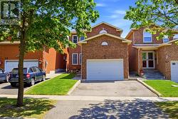 25 COBBLESTONE DRIVE  Whitby, ON L1R 2A4
