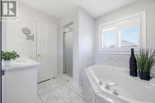 9 Penhurst Drive, Whitby, ON 