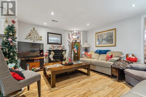 9 Grenadier Drive, Hamilton, ON 