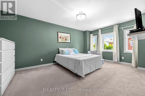 211 Downey Circle, Aurora, ON 