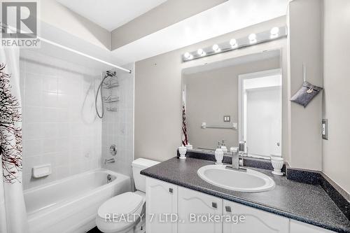 211 Downey Circle, Aurora, ON 