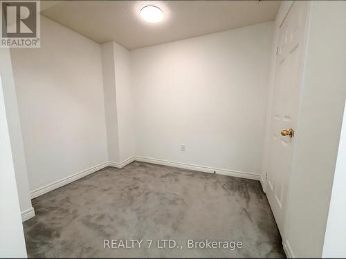 211 Downey Circle, Aurora, ON 
