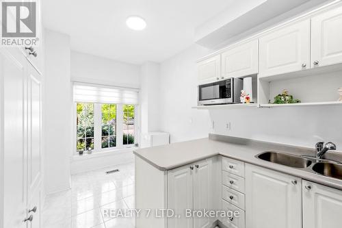 211 Downey Circle, Aurora, ON 