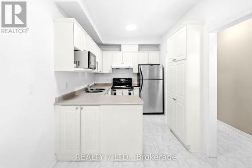 211 Downey Circle, Aurora, ON 