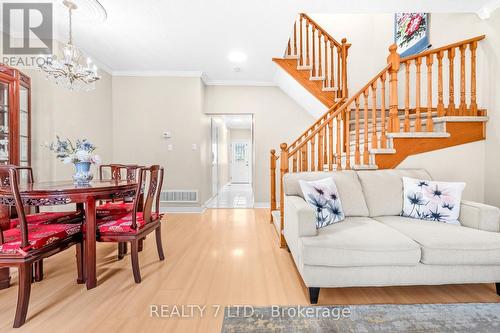211 Downey Circle, Aurora, ON 